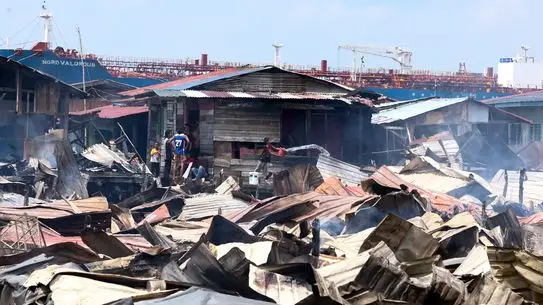 Malezya’da yanmış evlerin görüntüsü