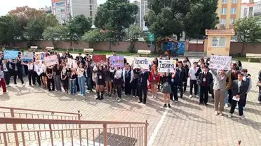 Burhaniye'de 300 Öğrenciyi Buluşturan 'Değişim' Çalıştayı Coşku Yarattı