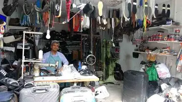 Deprem Sonrası Ayakkabı Atölyesi: Ahmet Kavi’nin 48 Yıllık Tecrübesi Şehrin Yeni Umudu