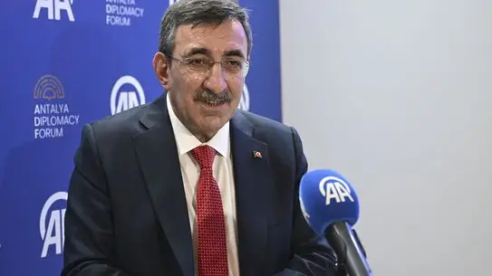 Türkiye, Belirsizlik Dalgasında Diplomasi ve Ekonomik İstikrarı Güçlendiriyor