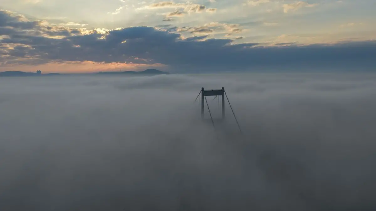 İstanbul Boğazı’nda Yoğun Sis Nedeniyle Gemi Trafiği Askıya Alındı