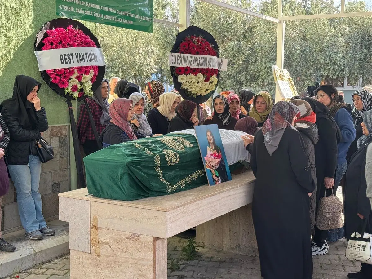 İzmir’de Genç Doktor Beyza Nur Pürmüs’ün Acı Vedası: Aile ve Meslektaşları Yas Tutuyor