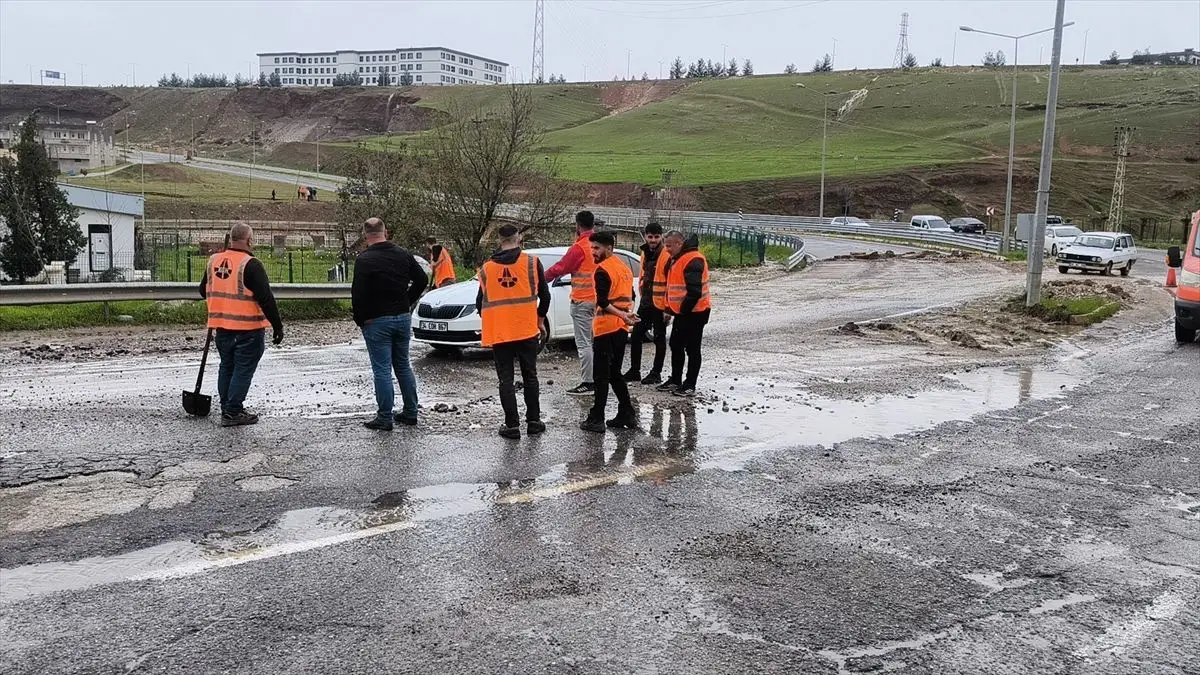 Siirt ve Kurtalan’da Şiddetli Sağanaklar Sel Felaketine Yol Açtı