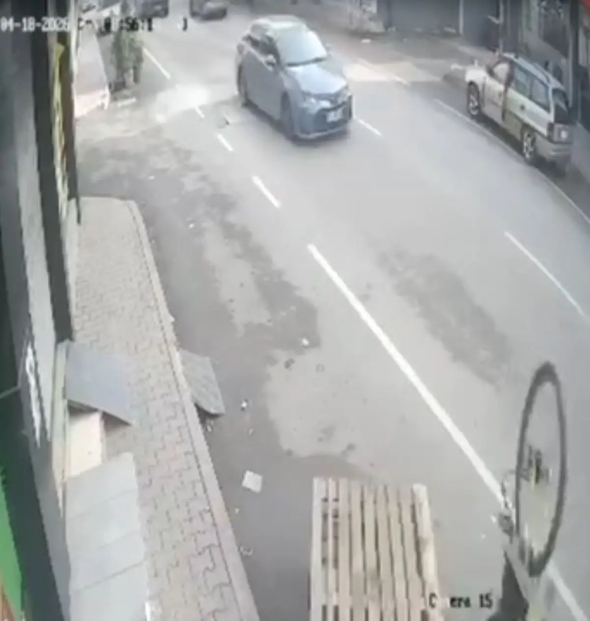 Adana’da Yol Kenarındaki Paletlere Çarpan Bisiklet Sürücüyü Yaraladı