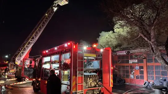 Konya Selçuklu’da Oto Lastikçi Atölyesinde Çıkan Yangın 2 Yaralıyı Bulaştı