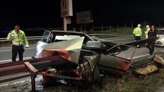 Kütahya’da Kontrolden Çıkan Araç Bariyere Çarptı, Sürücü Ağır Yaralı