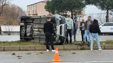Samsun’da Sürücü Kontrolü Kaybedip Elektrik Direğine Çarptı: Yaralılar Hastaneye Sevk Edildi