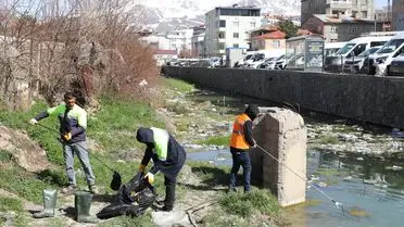 Van Gölü'nde İci Kefali Göçüne Destek: Dere Temizliği Başladı