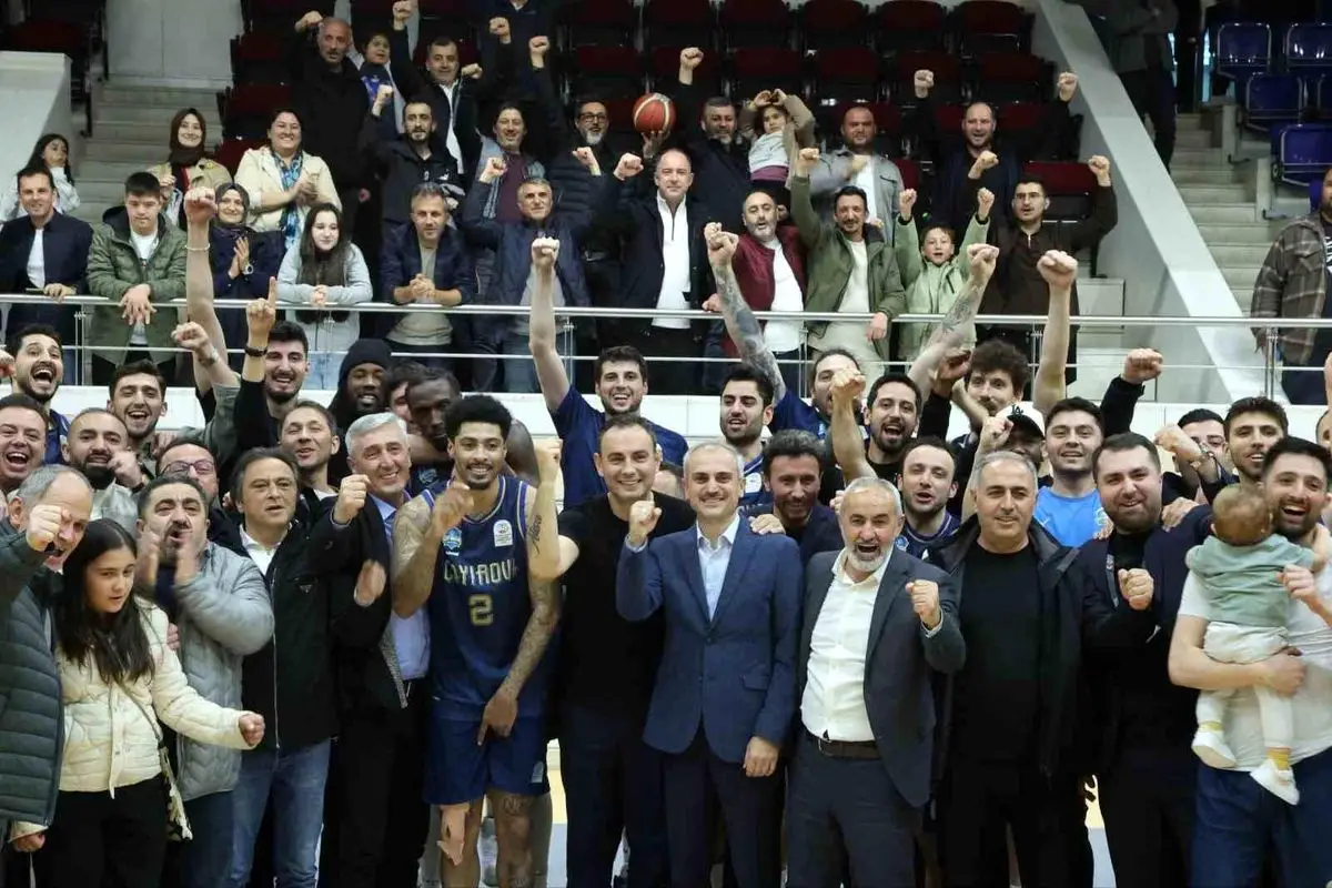 Çayırova Belediyesi Basketbol Takımı 2025-2026 Sezonunu Şampiyon Tamamladı