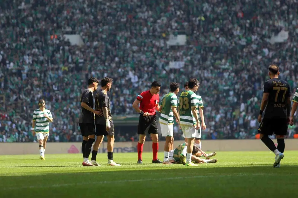 Bursaspor, Somaspor Maçında İlk Yarıyı 1-0 Önde Kapattı