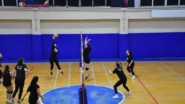 Bilecik Gençlik Kadın Voleybol Takımı 2. Lig'e Hazırlıklarını Başlattı