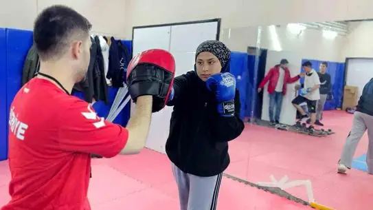 Hasköy'de 17 Yaşındaki Kızın Boks Tutkusu ve Babasının Destek Hikayesi