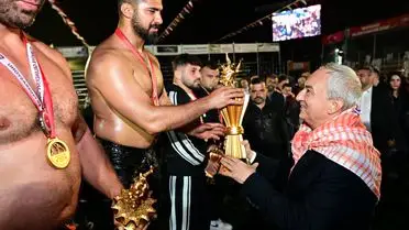 Enes Doğan, 10. Kepez Yağlı Pehlivan Güreşleri'nde Başpehlivan Unvanını Kazandı