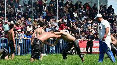 Kepez’te 12 Yıllık Aradan Sonra 10. Yağlı Pehlivan Güreşleri Coşkuyla Gerçekleşti