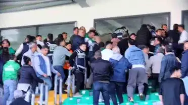 Muğlaspor ile Şanlıurfaspor Maçında Şiddetli Arbede ve Polis Müdahalesi