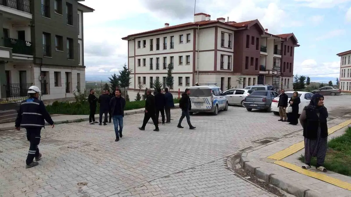 Malatya’da Apartman Yangını: Duman Zehirlenmesi Yaşayan 3 Kişi Hastaneye Sevk Edildi
