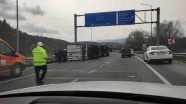 Bozüyük'te Tır Kontrolden Çıktı, Yol Kapandı