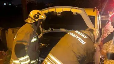 Hatay’da Hafif Ticari Araçta Motor Yangını Kontrol Altına Alındı