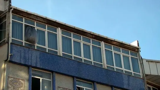 Esenyurt’ta 5 Katlı Bina Çatısında Çıkan Yangın Komşu Binaları Tehdit Etti