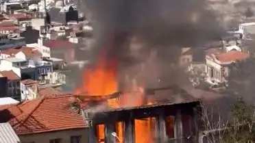 İzmir Konak’ta Metruk Binada Çıkan Yangın Hızlıca Kontrol Altına Alındı