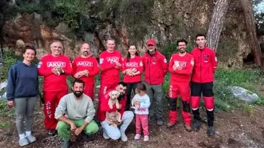 Antalya’da Kayalık Yarıkta Sıkışan 6 Yavru Köpek Hayata Döndü