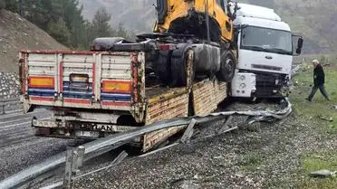 Elazığ’da iki büyük kamyon kazası: Birinde yaralanma, diğerinde ise hiç yaralanma yok