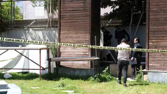 Antalya Muratpaşa’da LED Reklam Panosunda Bulunan Şok Edici Ceset Olayı