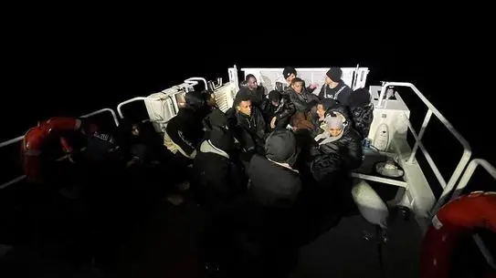 Kuşadası Sahil Güvenliği 19 Düzensiz Göçmeni Botla Yakalar