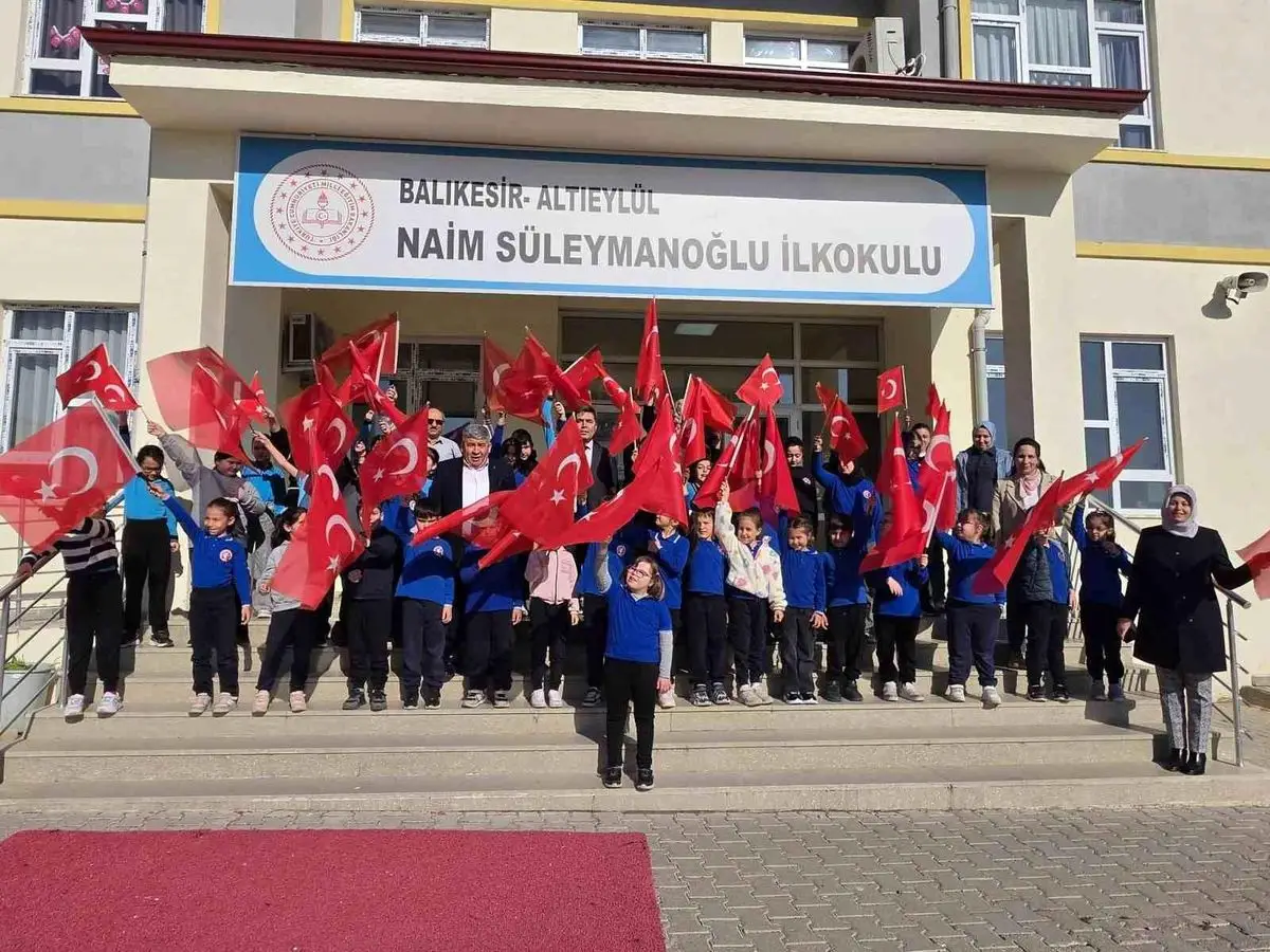 Ercan Kurter Okullarda Türk Bayrağıyla Birlik Mesajı Verdi