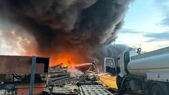 İpsala'da Kereste Fabrikasındaki Yangın Hızla Söndürüldü