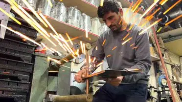 Van’da Uzayan Kış, Yaz Sezonunu Geciktiriyor: İşçiler Çifte Mesai Yapıyor