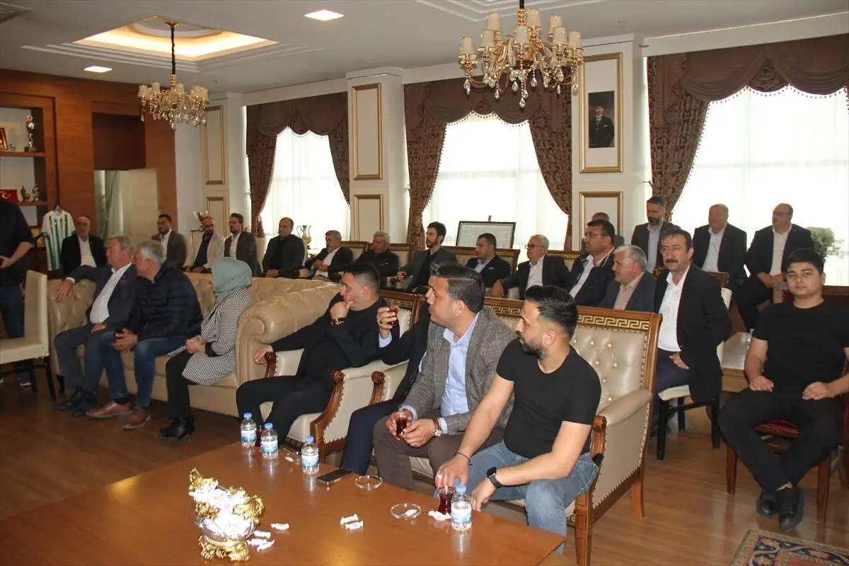 AK Parti Serik İlçe Teşkilatı, Belediye Başkanı Kadir Kumbul'u Resmi Görüşmeye Davet Etti