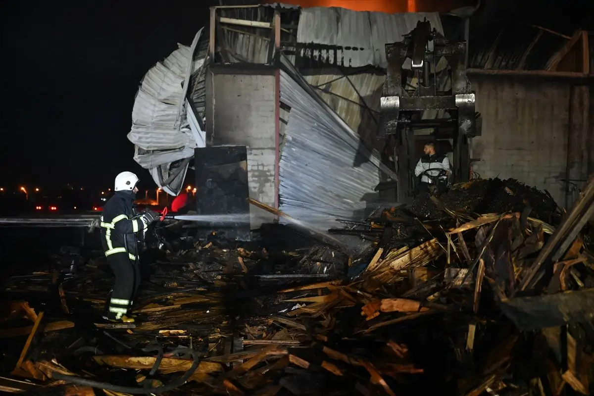 İpsala'da Kereste Fabrikasında Çıkan Yangın Kontrol Altına Alındı