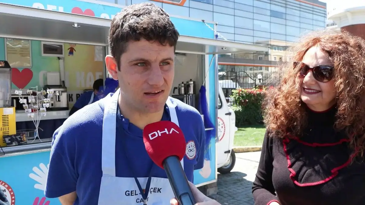 İstanbul Aydın Üniversitesi'nde Otizmli Bireylere İş Fırsatı: Gel Çek Kafe Projesi Başladı