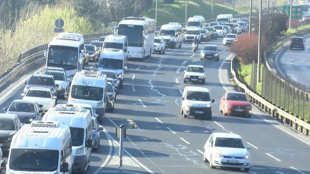 İstanbul’da Pazartesi Sabahı Trafik Yoğunluğu Yeniden Gündemde