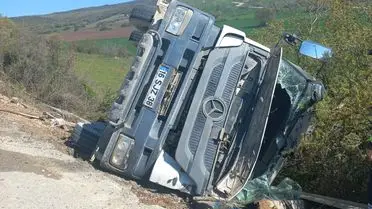 İnegöl'de Beton Mikseri Kazası: Sürücü Hastaneye Kaldırıldı