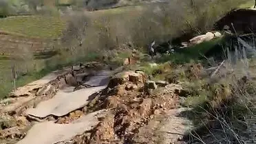 İnegöl'de Heyelan Yol Kapatıldı: Kırsal Mahalleler İzole Edildi