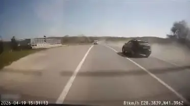 Çatalca’da Hatalı Sollama Sonucu Şarampole Yuvarlanan Araç 2 Yaralı