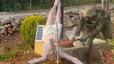 İsrail Askeri, Lübnan'da İsa Heykelini Baltayla Parçalar