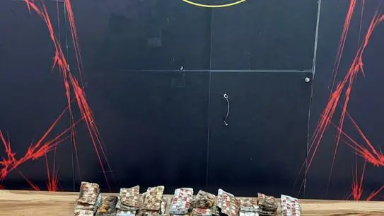 İzmir Karabağlar’da Ev Yangını: 10 Şüpheli Gözaltı, Uyuşturucu Operasyonu