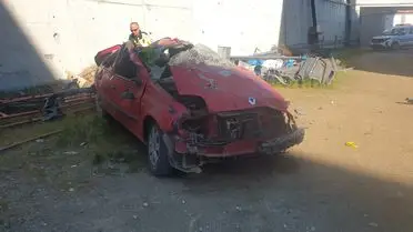 Düzce'de Yüksekten Düşen Araç Sürücüyü Yaraladı