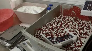 Mersin'de Evde Sentetik Hap Üretim Operasyonu: 2 Şüpheli Tutuklandı