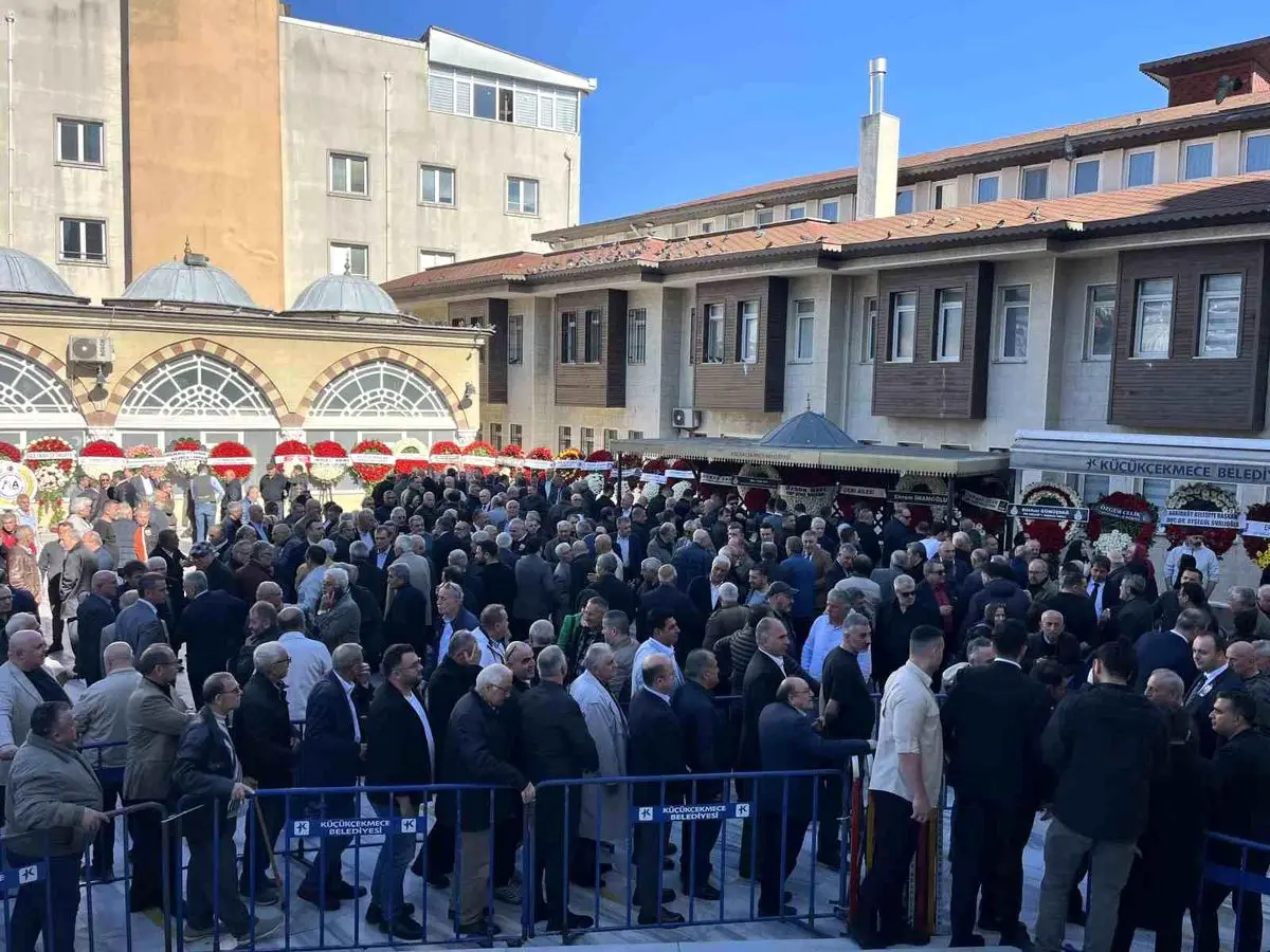 Küçükçekmece’de Kemal Çebi’nin Kardeşi Ömer Çebi’nin Cenazesi Görüldü: Çok Sayıda Siyasetçi Katıldı