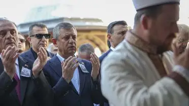 CHP Genel Başkanı Özgür Özel, Ömer Çebi'nin Cenazesine Katıldı