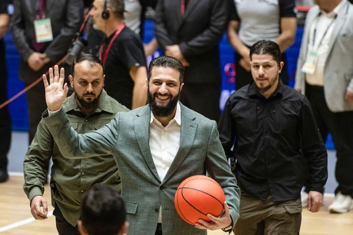 Suriye Cumhurbaşkanı Ahmed Şara, El‑Fayha Spor Salonu Açılışında Basketbol Anılarını Paylaştı