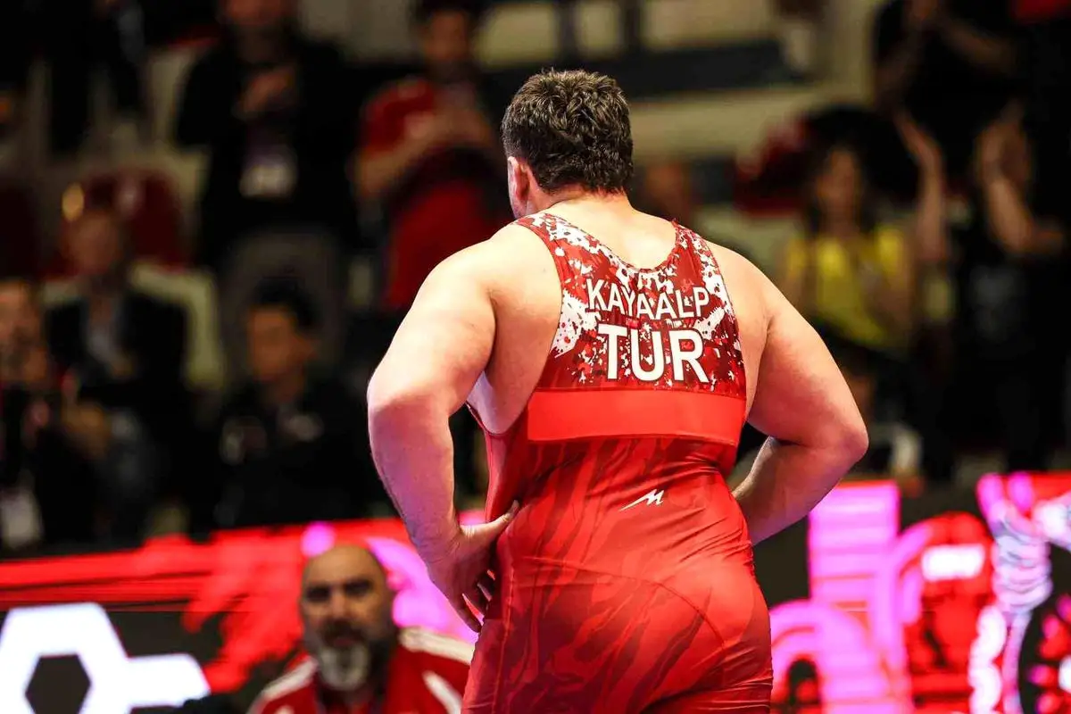 Tiran'da Avrupa Güreş Şampiyonası'nda Üç Türk Güreşçi Yarı Finale Yükseldi