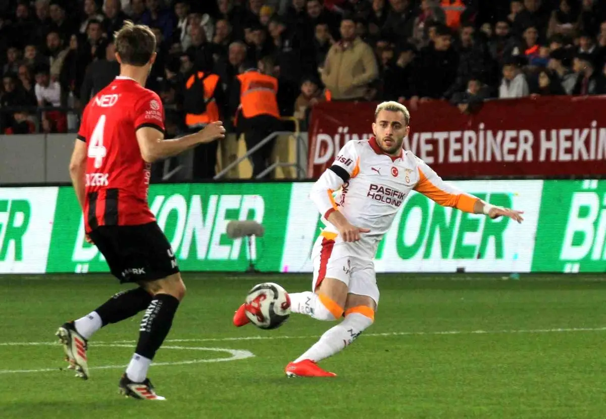 Galatasaray 30. Hafta’da Liderliğini Pekiştirdi, Fenerbahçe Beraberlikle Puanını Korudu