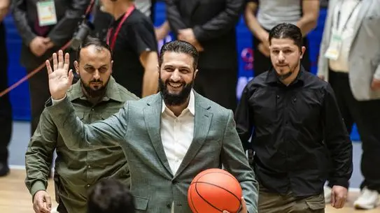Ahmed Şara basketbol sahasında