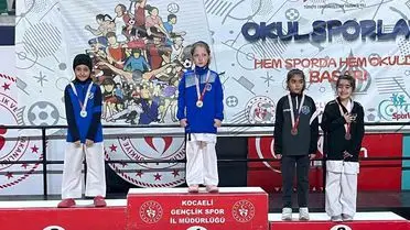 Çayırova'da Karate Şampiyonası'nda 15 Madalya Zaferi