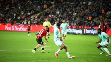 Gaziantep FK İlk Yarıda 2-0 Öne Geçti: Bayo ve Camara Gol Attı